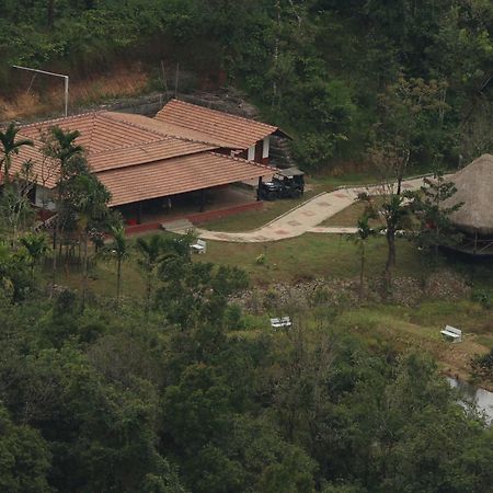 The Kaduhithlu Hotel Sakleshpur Exterior foto