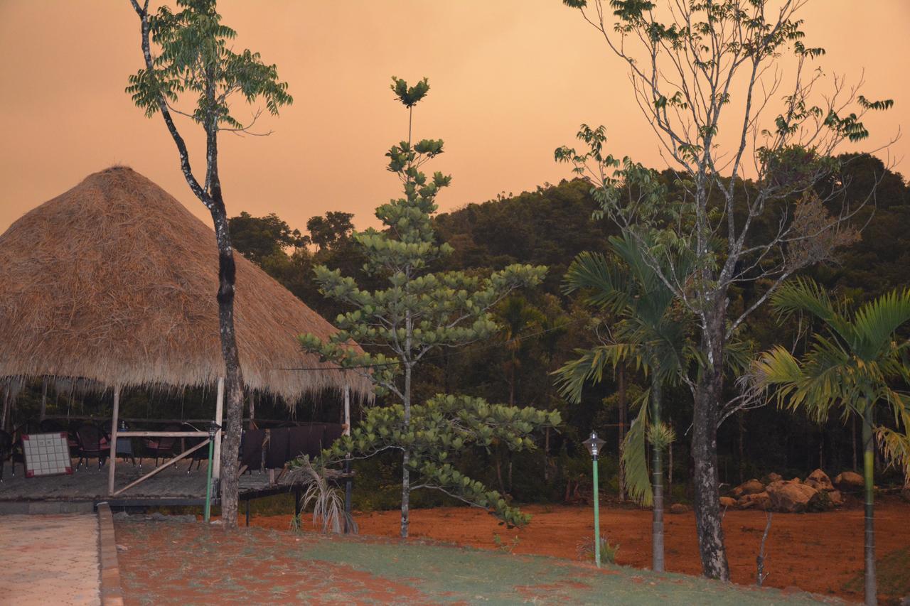 The Kaduhithlu Hotel Sakleshpur Exterior foto